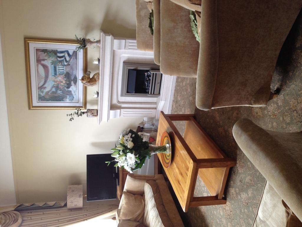 The Bebington Bed and Breakfast Exteriör bild