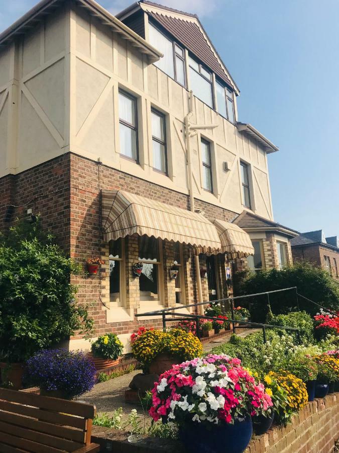 The Bebington Bed and Breakfast Exteriör bild